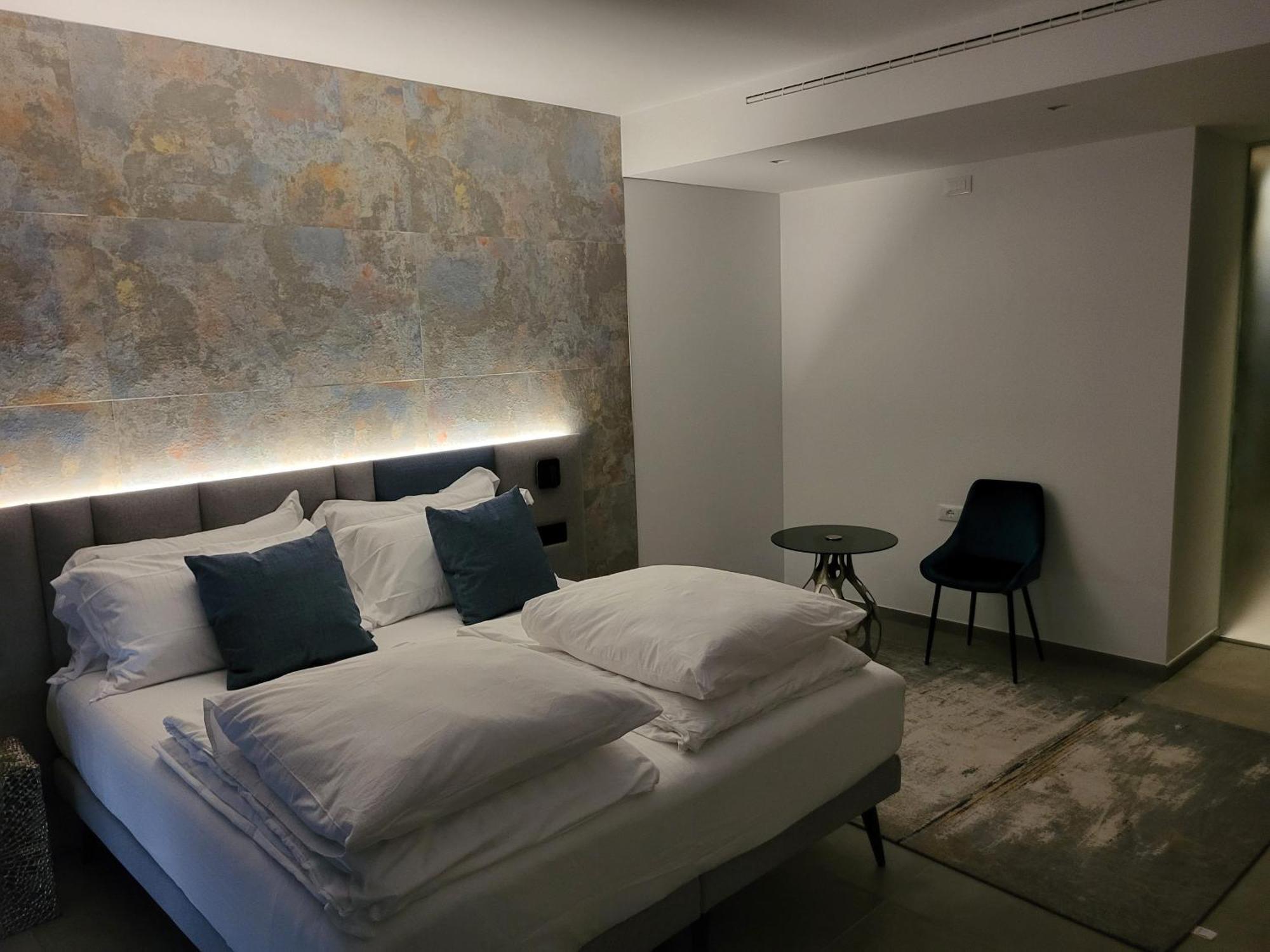 Attilio High Living Suites - Adults Only Торрі-дель-Бенако Номер фото
