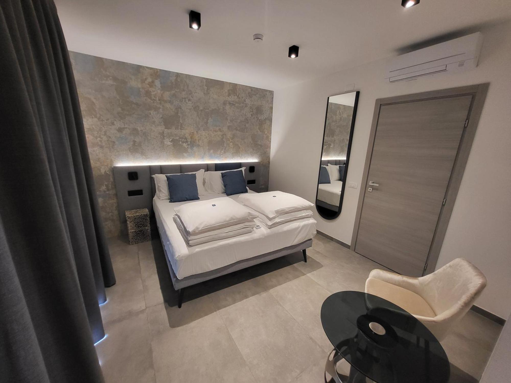 Attilio High Living Suites - Adults Only Торрі-дель-Бенако Номер фото