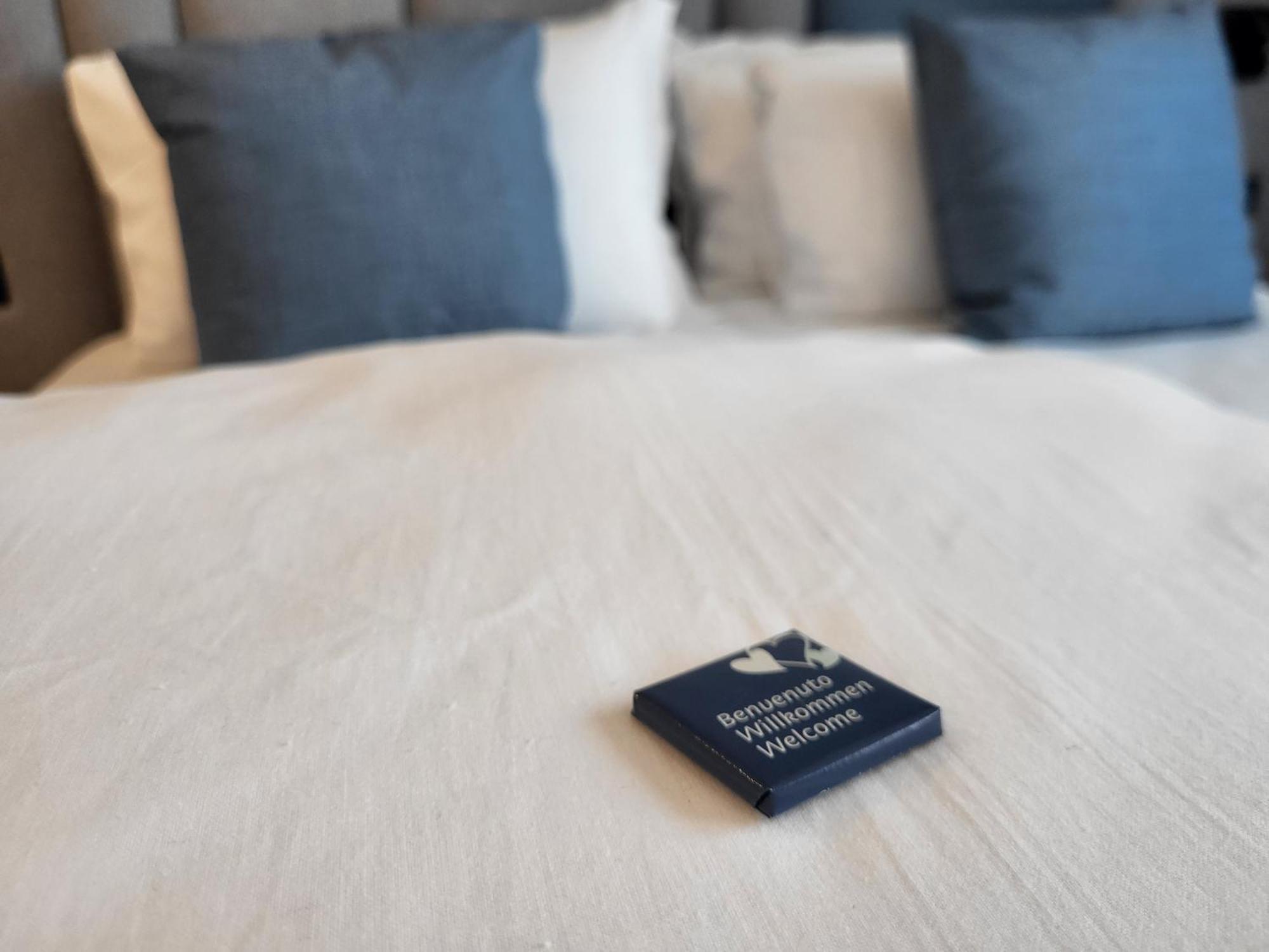 Attilio High Living Suites - Adults Only Торрі-дель-Бенако Номер фото