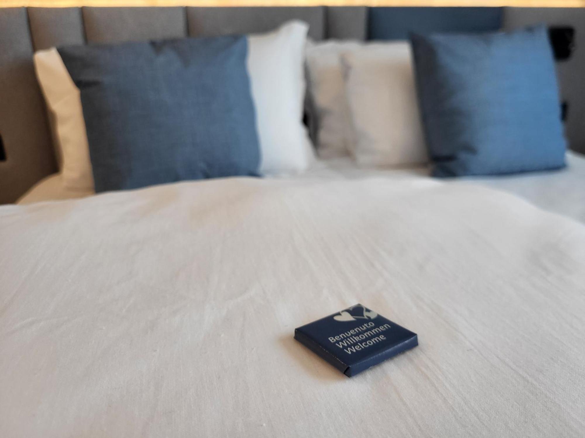 Attilio High Living Suites - Adults Only Торрі-дель-Бенако Номер фото