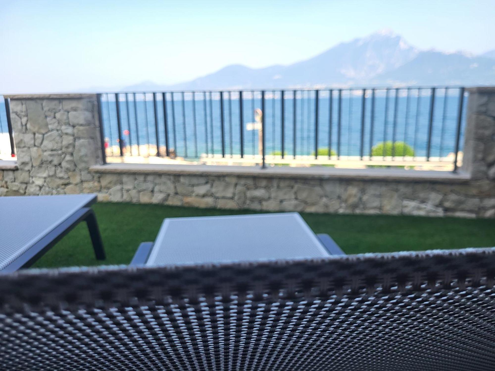 Attilio High Living Suites - Adults Only Торрі-дель-Бенако Номер фото